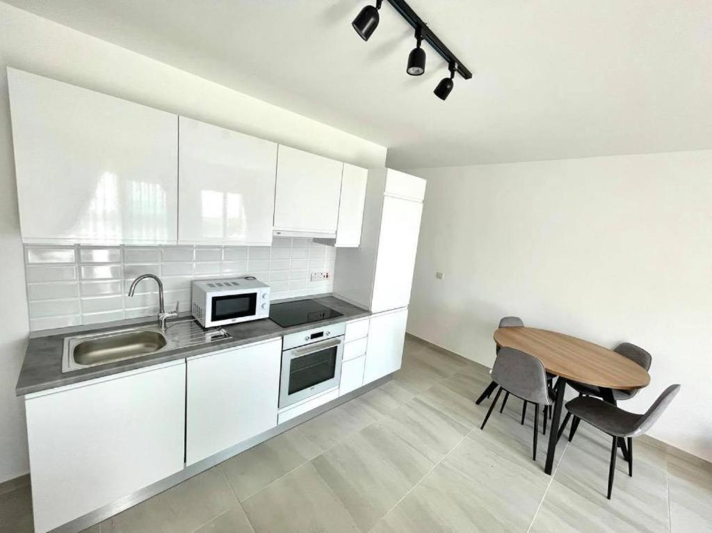 Sweetness Apartment By The Sea Vokolidha Exterior photo
